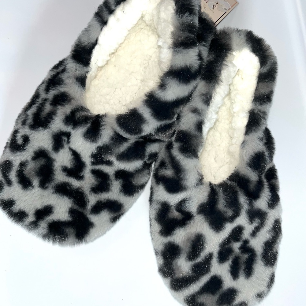 Leopard Print Fuzzy Slippers Small/Medium